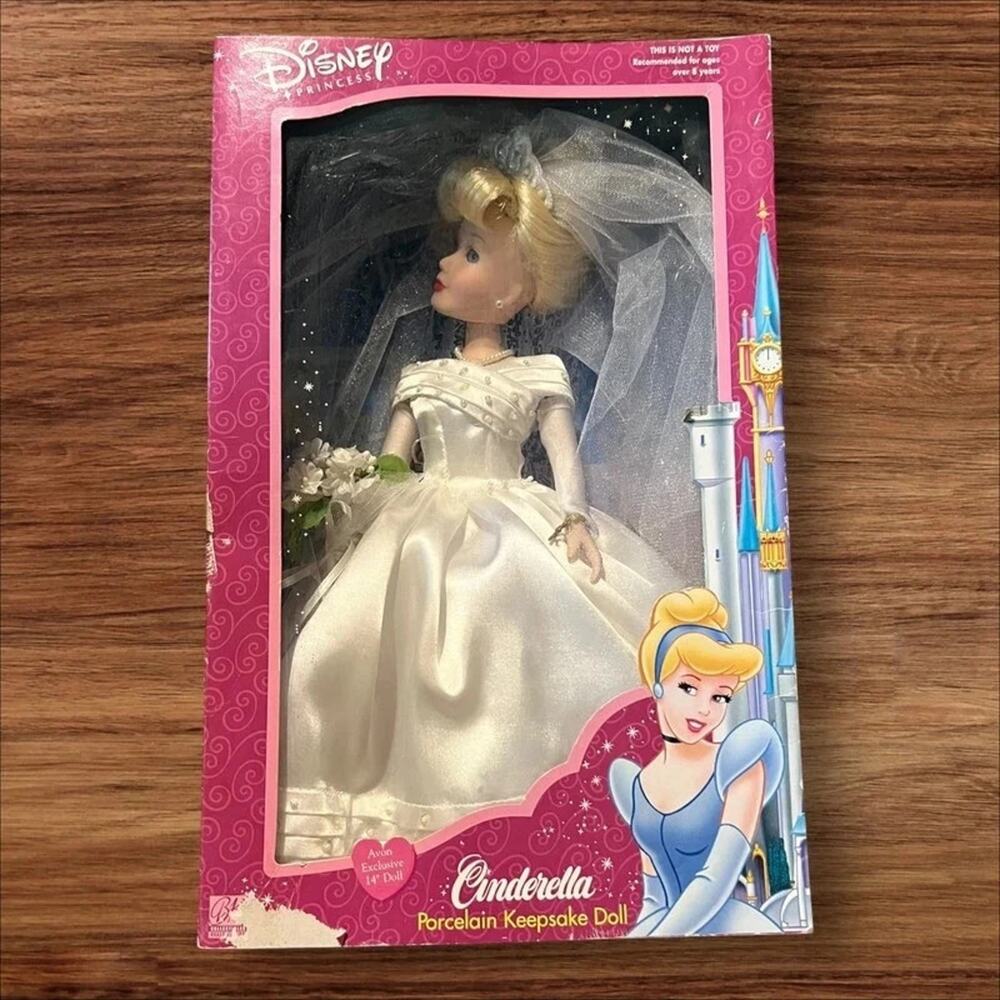 Disney Cinderella Avon Exclusive 14” Porcelain Keepsake Doll Brass Key 2002